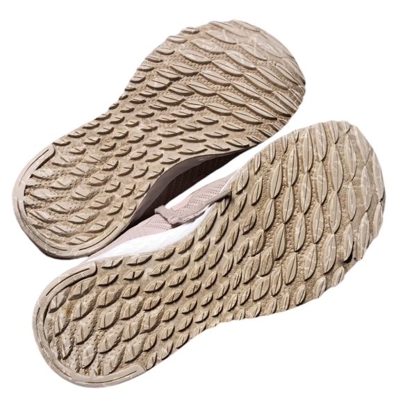 NEW BALANCE WOMEN'S SIZE 7.5 SOFT PINK RUNNING SHOES SNEAKERS. - Picture 5 of 6